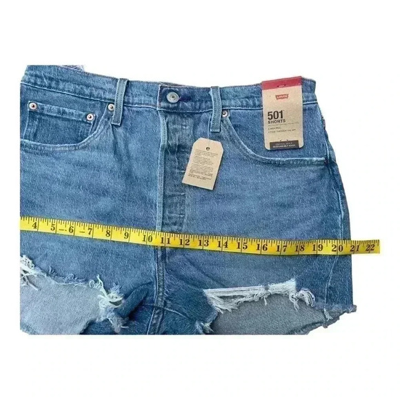Women’s Levi’s 501 Original Jean Shorts Size 32 US 14 Distressed Medium Denim - Picture 7 of 8